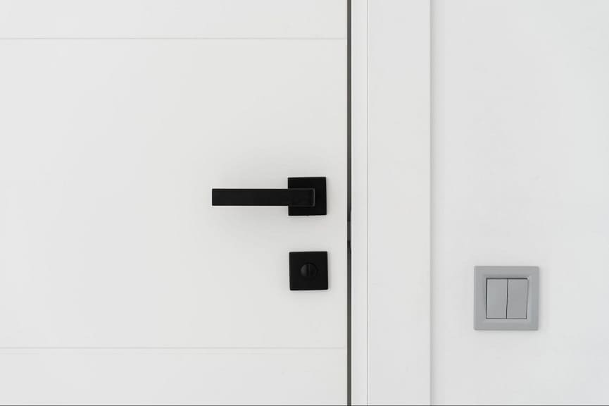 Двери и выключатель